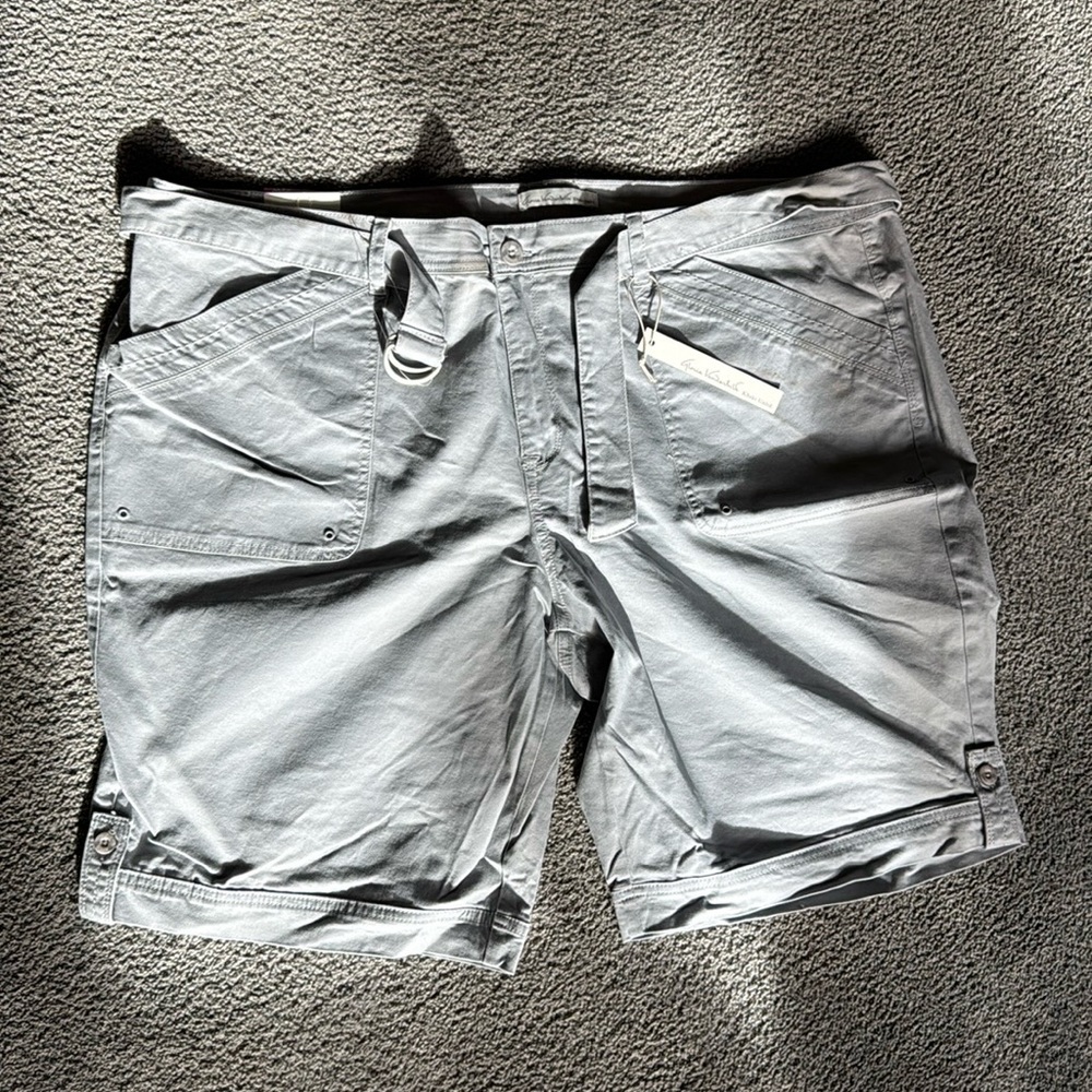 Gloria Vanderbilt Khaki Unltd. Gray Ultra Twill Shorts w/Belt. Size 22W.